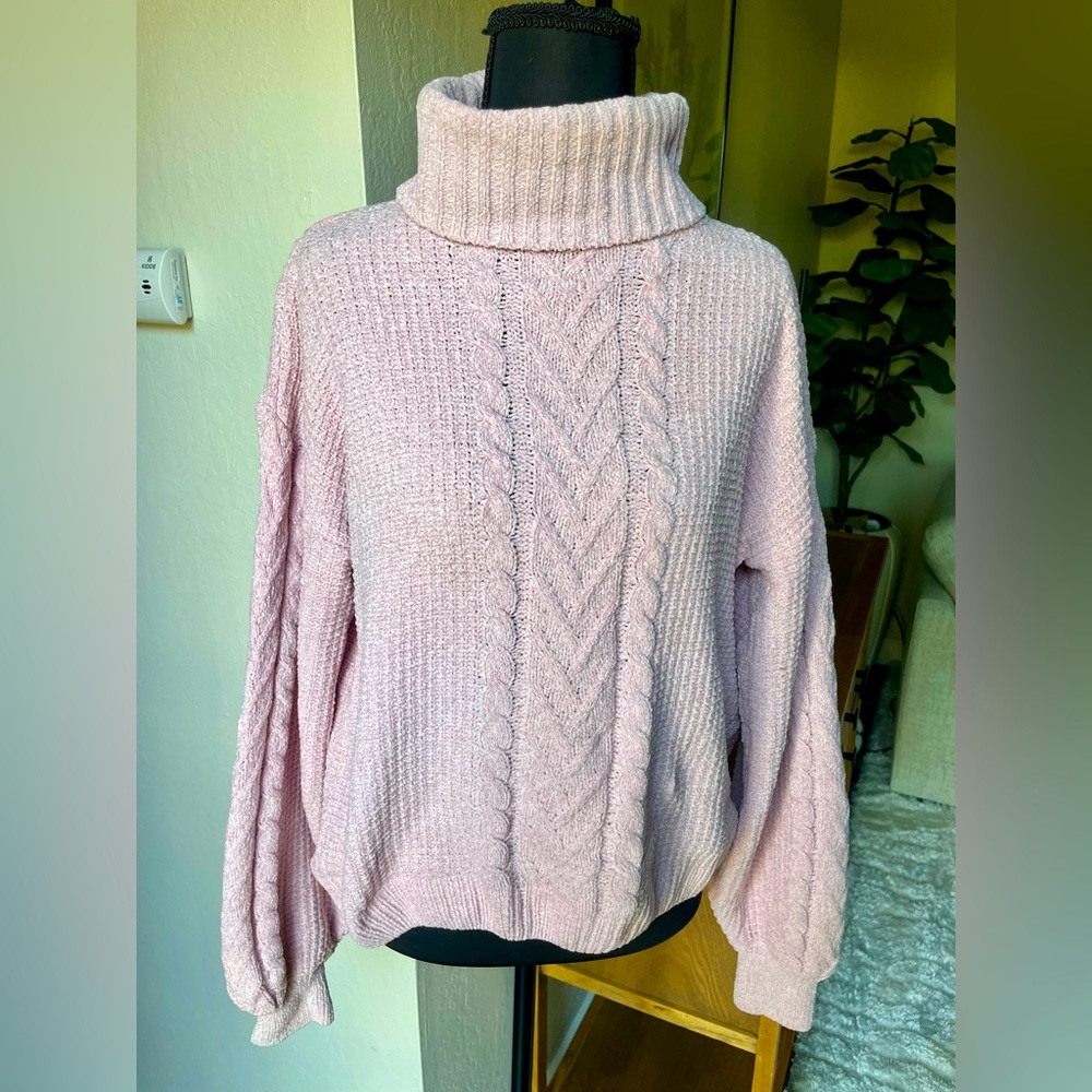 Olive + Oak light Pink Turtleneck Cable-Knit Sweater w/
Ribbed hems- size small